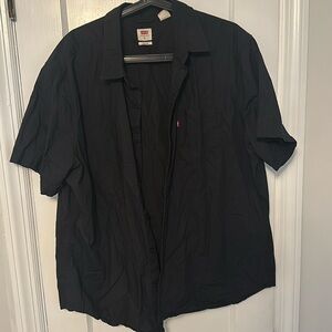 Levi’s short sleeve standard fit button up ￼